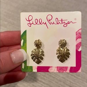 Lilly palm earrings